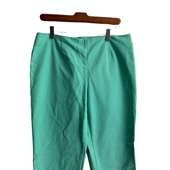 𝅺Ellen Tracy‎ Muted Mint Green Pull on Style Capri Pants - Size 8 - Picture 3 of 9